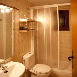 a bathroom with a toilet and a sink and a shower at L'Era de Cal Bastida in Estamariu