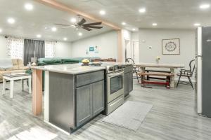 Gallery image of Home with Fire Pit and Foosball in Lake Texoma! in Shay +16 photos