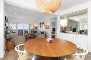 Gallery image of Pacific Passion Beach House in Carlsbad +23 photos