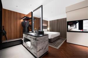 Postel nebo postele na pokoji v ubytování Intercity Shanghai Xujiahui - Free Minibar and near Yishan Road Metro Station