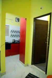 Kuchyň nebo kuchyňský kout v ubytování srisaisrinivasahomestay