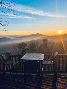 Foto dalla galleria di Ultimate Log Cabin Experience with BREATHTAKING Views a Yonah