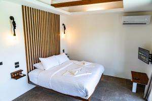 Ein Bett oder Betten in einem Zimmer der Unterkunft Mae Ya Resort