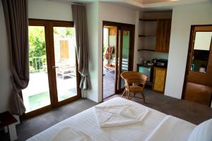 Ein Bett oder Betten in einem Zimmer der Unterkunft Mae Ya Resort