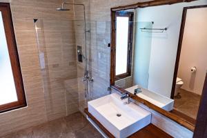 Ein Badezimmer in der Unterkunft Mae Ya Resort
