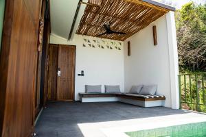 Ein Balkon oder eine Terrasse in der Unterkunft Mae Ya Resort