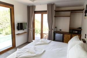 Ein Bett oder Betten in einem Zimmer der Unterkunft Mae Ya Resort
