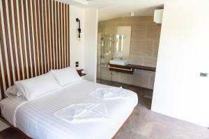 Ein Bett oder Betten in einem Zimmer der Unterkunft Mae Ya Resort