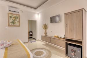TV a/nebo společenská místnost v ubytování Kelingking Parama Resort
