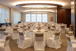 Restoran või mõni muu söögikoht majutusasutuses Sheraton Mall of the Emirates Hotel, Dubai +37 fotot
