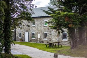 a stone building with a picnic table in front of it at Apartment 2 at busy bee in Daingean