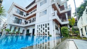 The swimming pool at or close to The Center Point