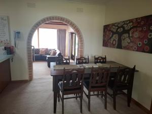 a kitchen and dining room with a table and chairs at PAK House Central - Spacious 4 Bedroom New Listing! in Echuca