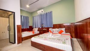 A bed or beds in a room at The Center Point