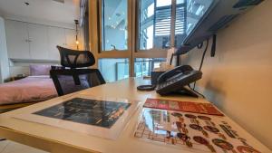 EG Private House -BGC UPTOWN的电视和/或娱乐中心