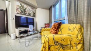 EG Private House -BGC UPTOWN的电视和/或娱乐中心