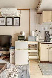 Cuisine ou kitchenette dans l'établissement Momodani 72 two-story detached house