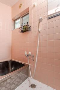Salle de bains dans l'établissement Momodani 72 two-story detached house