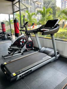 Fitness centrum a/nebo fitness zařízení v ubytování Toju Stays + 26 fotografií