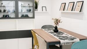 a dining room with a table and chairs at Botanic Apartments - Suite in Naples