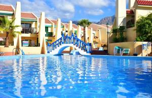 The swimming pool at or close to Luminoso apart Mareverde