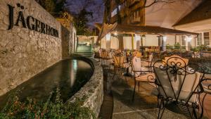 Restauracja lub miejsce do jedzenia w obiekcie Hotel Jägerhorn