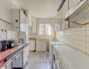Η κουζίνα ή μικρή κουζίνα στο Superbe chambre avec terrasse dans un appartement partagé dans le centre de Paris