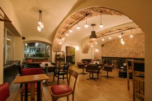 Restauracja lub miejsce do jedzenia w obiekcie Hotel Jägerhorn