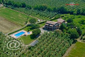 Bazén v ubytování Agriturismo Podere Gozzuto nebo v jeho okolí + 28 fotografií