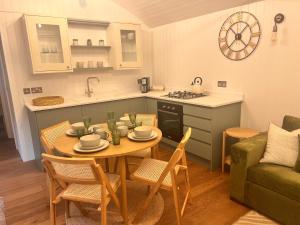 Kuchyň nebo kuchyňský kout v ubytování Sunset + 15 fotografií