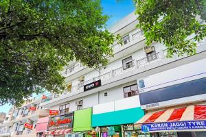 Budova, kde se hotel nachází + 21 fotografií