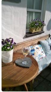 Billede fra billedgalleriet på Anglesey traditional 2 bedroom stone cottage with EV i Amlwch + 43 billeder