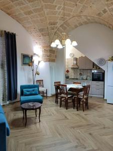 A kitchen or kitchenette at La Casa Di Chia