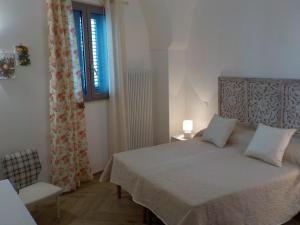 A bed or beds in a room at La Casa Di Chia