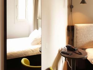 Postel nebo postele na pokoji v ubytování ibis Lille Centre Grand Place