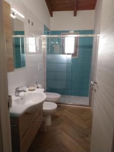A bathroom at La Casa Di Chia