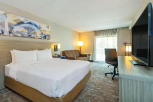 TV a/nebo společenská místnost v ubytování Comfort Inn Hwy 401