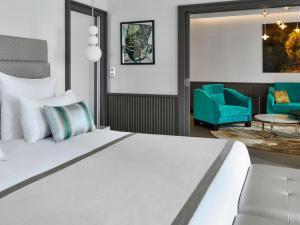 Mövenpick Hotel Abidjan客房内的一张或多张床位