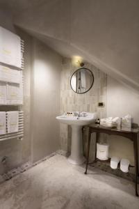 Koupelna v ubytování Graziella Patio Hotel + 37 fotografií