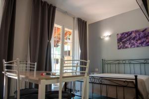 Postel nebo postele na pokoji v ubytování VILLA FENIX OSIO SOTTO 2