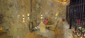 a dining room with a table and chairs at Casas Rurales el Olmo in Riópar Viejo