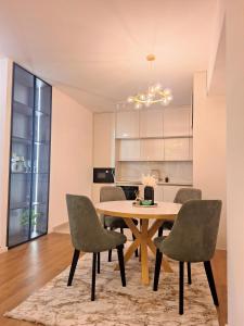 Kuchyň nebo kuchyňský kout v ubytování Palata Gold Apartment