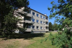 an apartment building with a grassy yard in front of it at Kolmio Kokkola in Kokkola