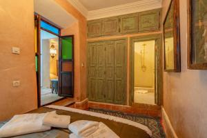Postel nebo postele na pokoji v ubytování Riad Yamina52