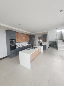 Η κουζίνα ή μικρή κουζίνα στο Zululami dinning