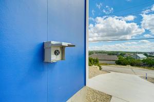 Foto sihtkohas Dripping Springs asuva majutusasutuse 7 Mi to Dtwn Dripping Springs Home with Views! galeriist