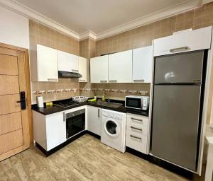 A kitchen or kitchenette at Cosy and practical apartment