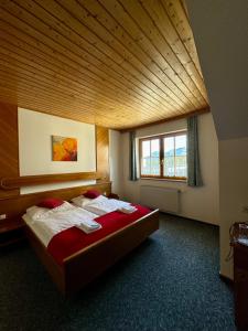 Postel nebo postele na pokoji v ubytování Hotel die Traube + 37 fotografií
