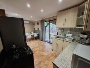 Kuchyň nebo kuchyňský kout v ubytování Rhino Cottage