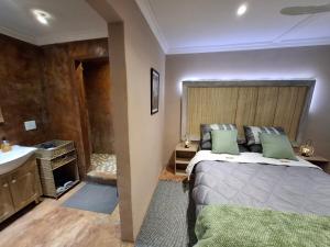 Postel nebo postele na pokoji v ubytování Rhino Cottage